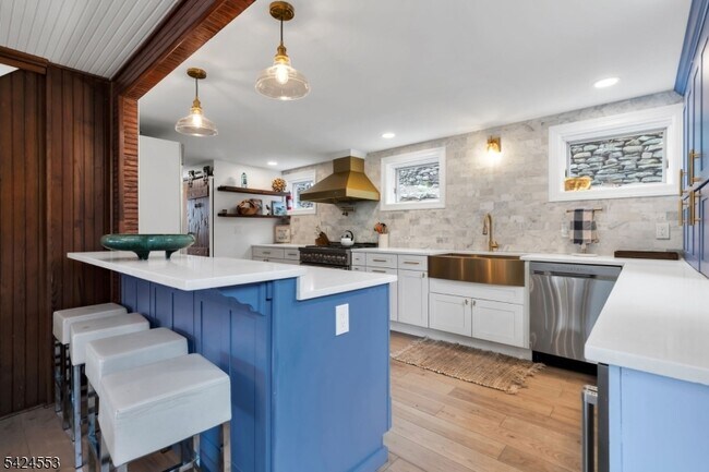 Building Photo - 363 Lakeside Blvd