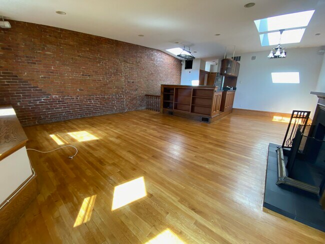 Building Photo - 14 Holyoke St
