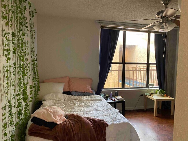 Building Photo - 2409 Leon St