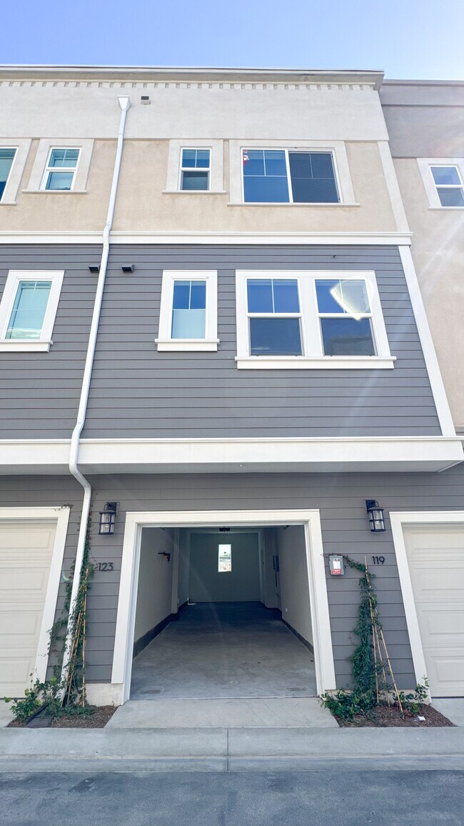 Building Photo - 123 N 1st Ave