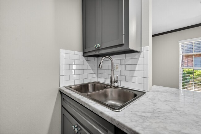 Building Photo - 8931 Gaylord Dr