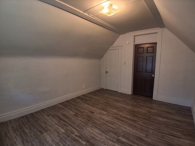 Building Photo - 624 Chandler St