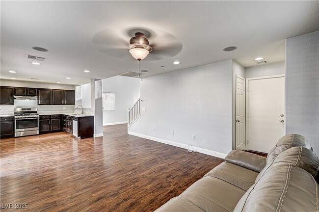Building Photo - 10425 MIHELA Ave