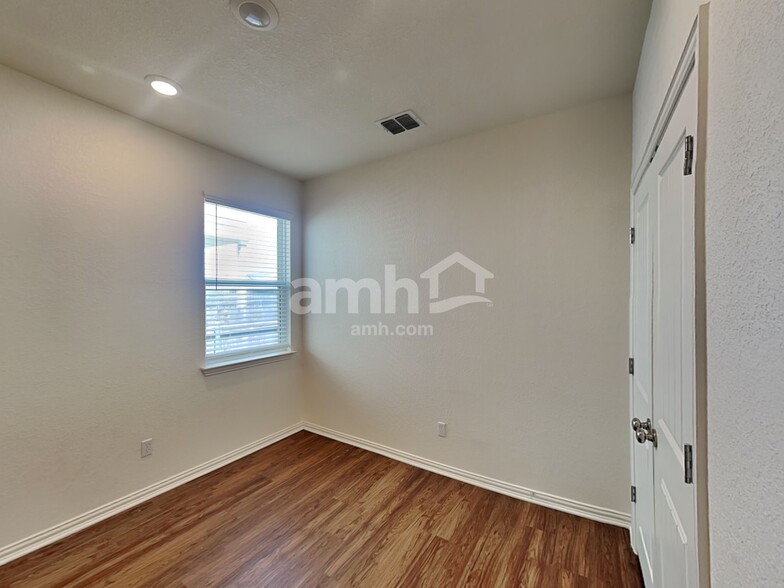 Building Photo - 280 Aspen Waters