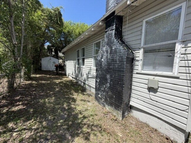 Building Photo - Charming Rental Property with Modern Upgrades and Convenient Location!
