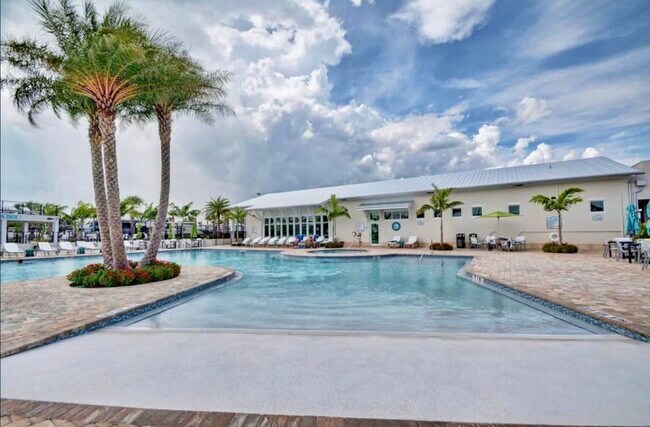 Building Photo - 453 NE Indian River Dr