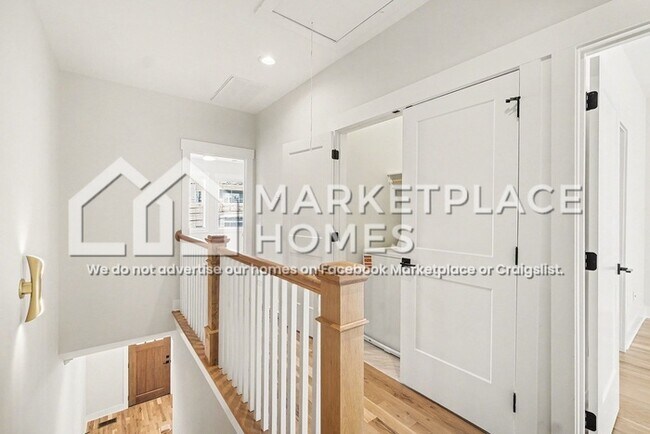 Building Photo - 1034 E Trinity Ln