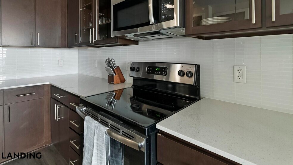 Building Photo - 825 Usener St