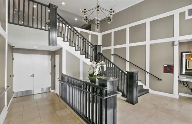 Building Entry - 838 Pine Ave
