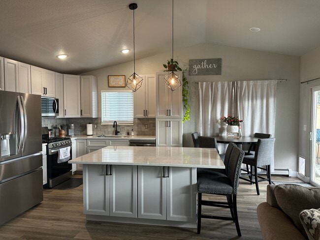 Building Photo - 2441 Roan Ridge Rd