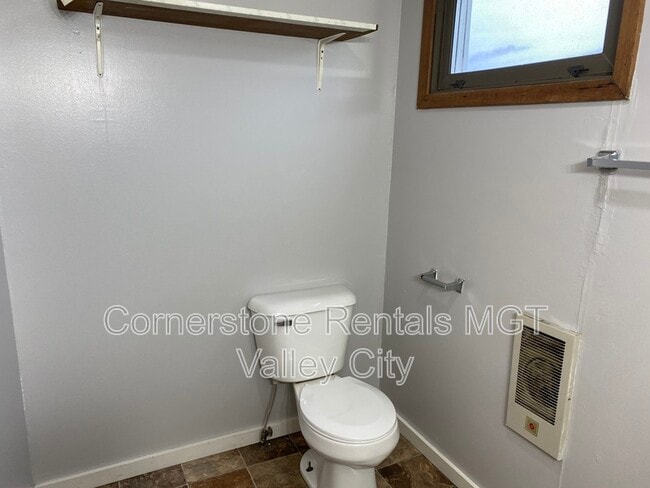 Building Photo - 205 3rd Ave SE