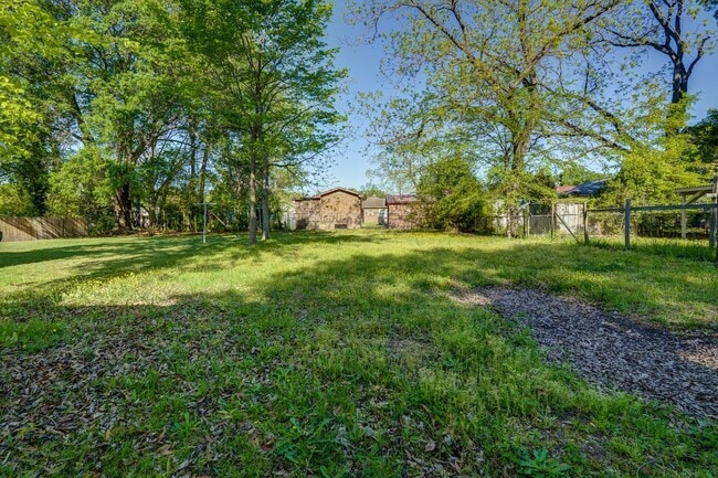 Building Photo - 2 Bedroom House - Coming Soon!