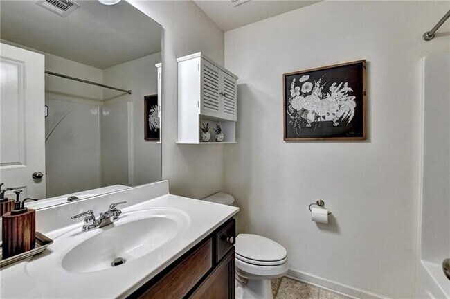 Building Photo - 5880 Vinyard Ln