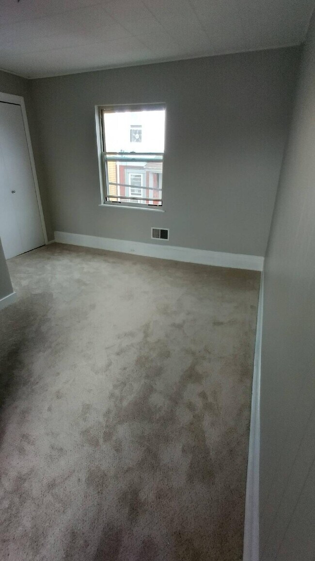 Building Photo - 441 Orwell Way