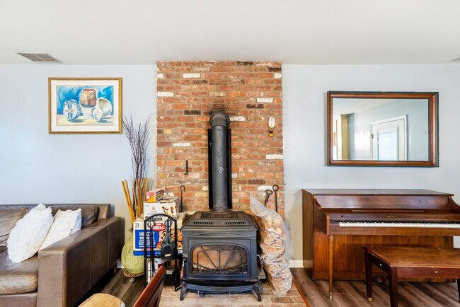 Building Photo - 247 Strawridge Rd