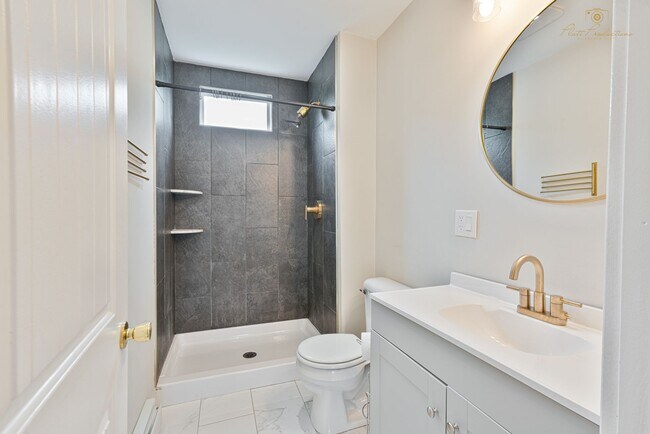 Building Photo - Completely renovated studio with all utils included AVAILABLE 6/1/2026