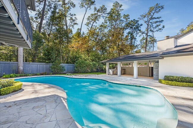 Building Photo - 547 3 Corners Dr