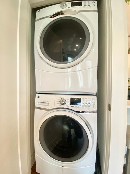 Building Photo - 843 Columbia Rd