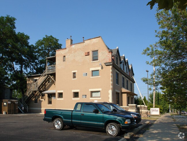 Building Photo - Blake House Apartments