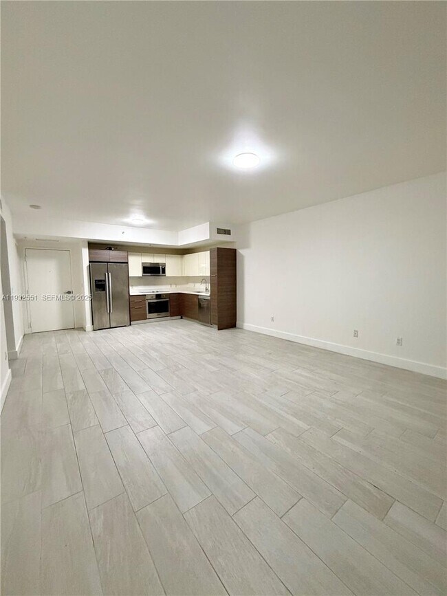 Building Photo - 1010 SW 2nd Ave