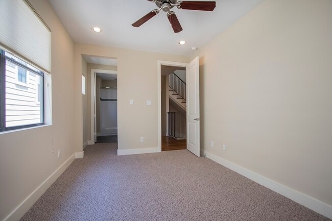 Building Photo - 5606 Blossom St