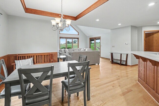 Building Photo - 612 Bos Landen Dr