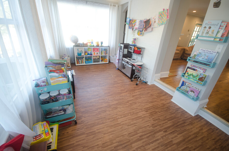 Sunroom/playroom attached to living room - 121 Brower Street
