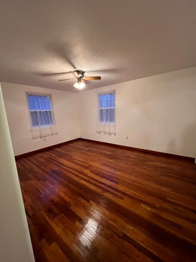 Building Photo - Updated 2 bedroom cutie in Brentwood!