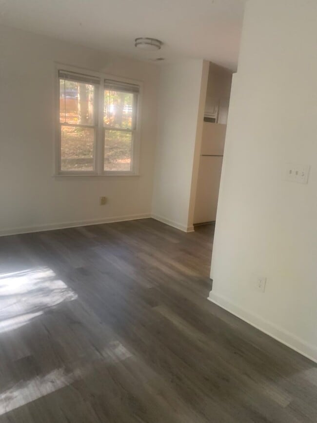 Building Photo - 4804  EM#16