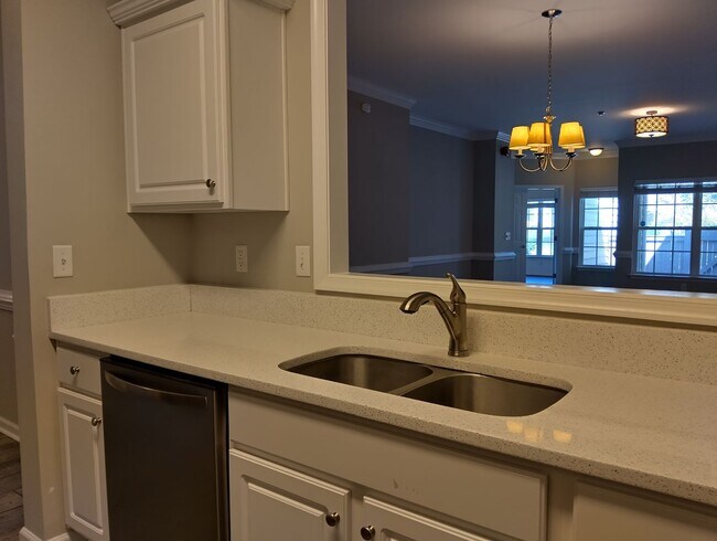 Building Photo - Condo in Braemar Creek! Available NOW!