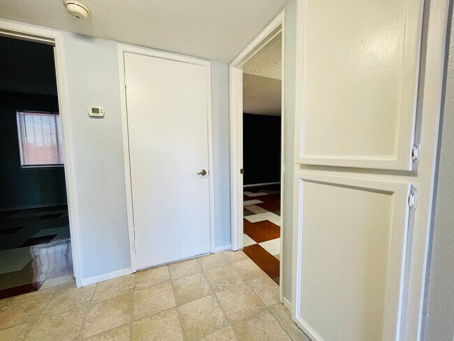 Building Photo - 3716 Snorkel Cir