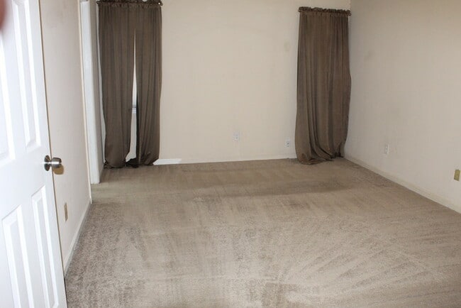 Building Photo - Rental Home