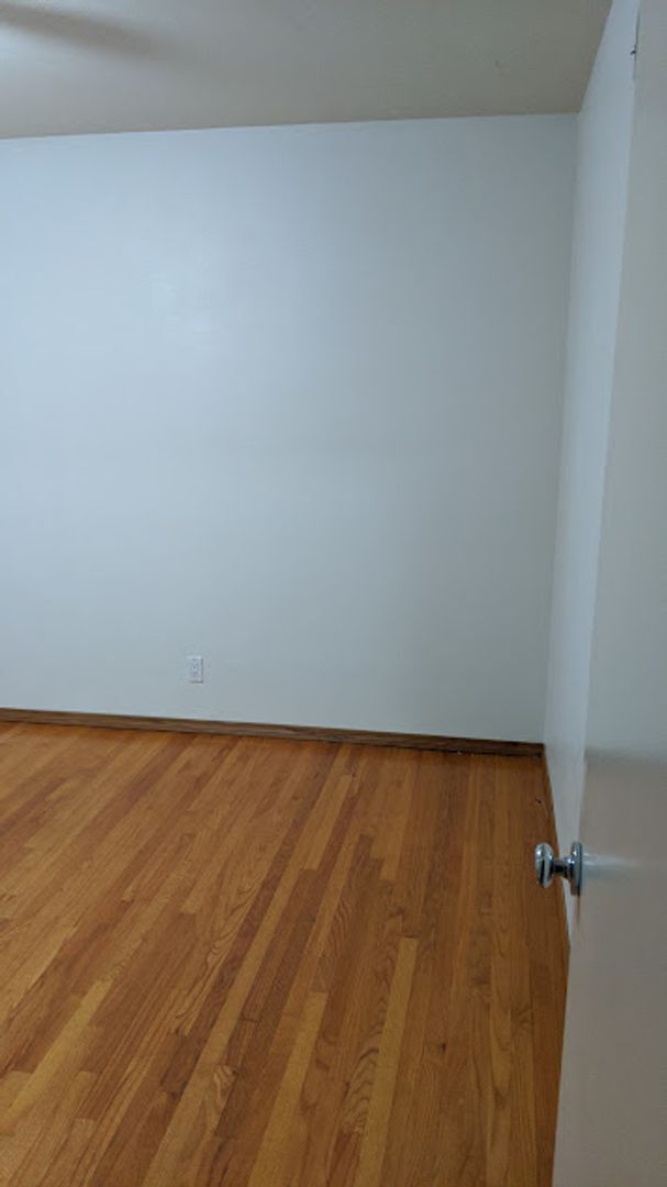 Building Photo - Spacious three bedroom one and half bath house in Sunland!
