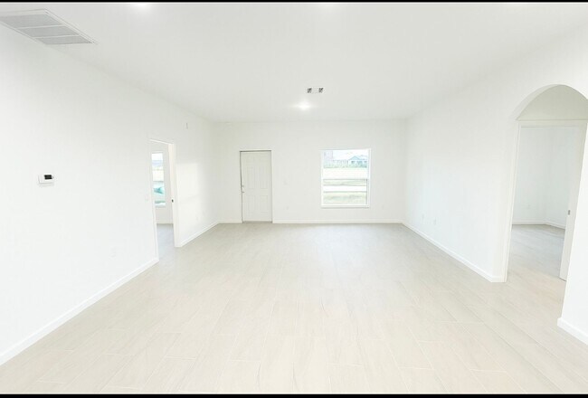 Building Photo - 3603 NE 19th Ave