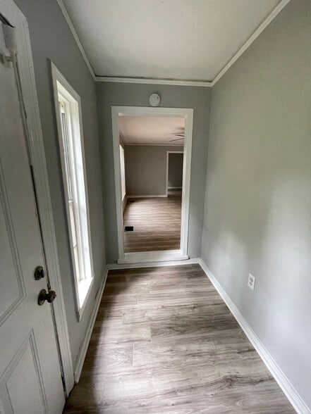 Building Photo - 218 S Park Dr