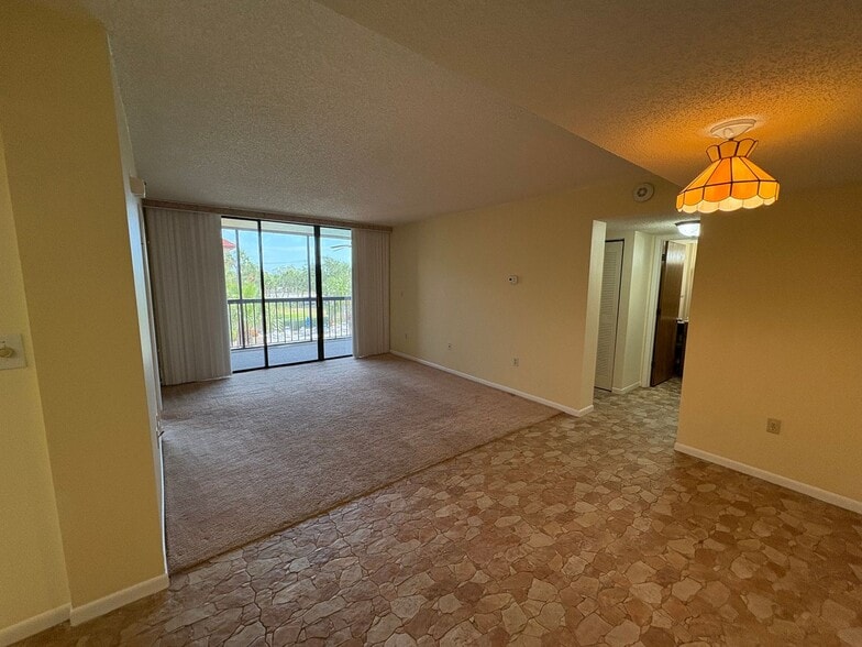 Building Photo - 21405 Olean Blvd