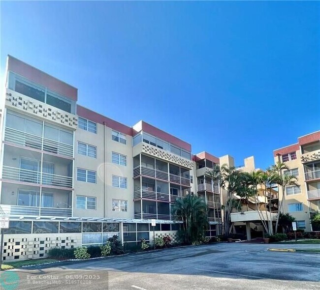 Building Photo - 404 NW 68th Ave