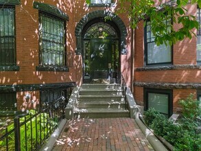 Building Photo - 435 Marlborough St