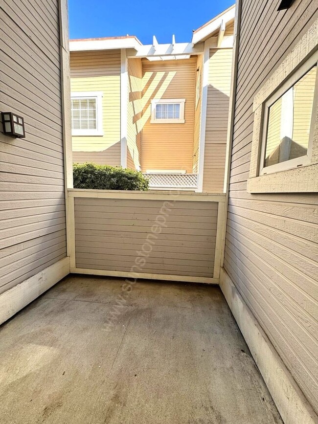 Building Photo - Beautifual Home