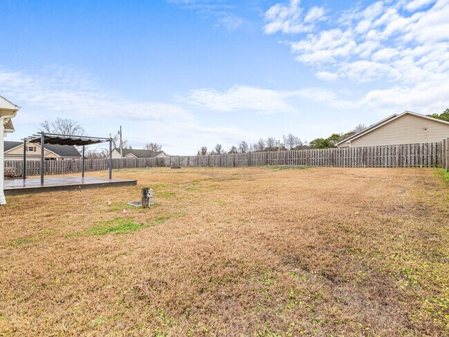 Building Photo - Beautiful Home Close to MCAS New River Air Station