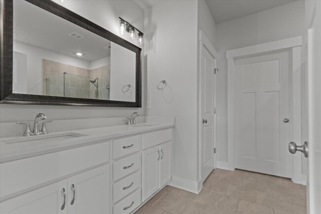 Building Photo - 150 Rugby Dr