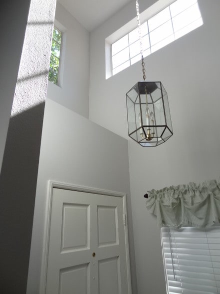 Foyer - 4371 Oak Glen St