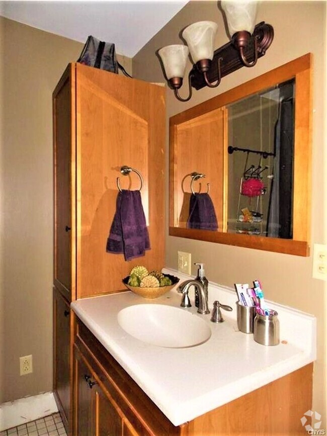 Building Photo - Village of Carthage 3/4 Bedroom / 1.5 Bath...