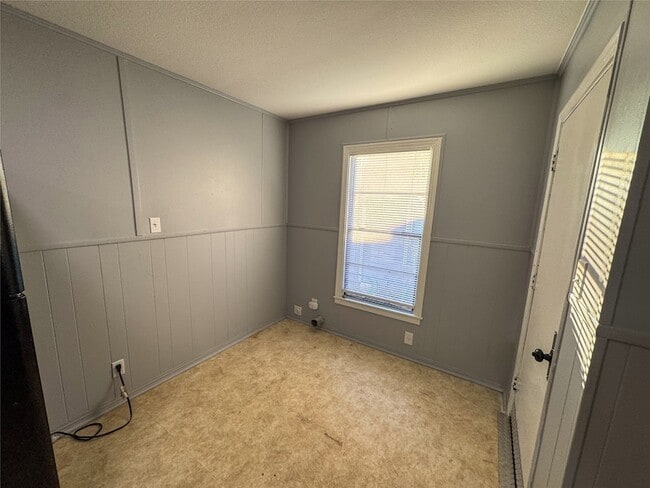 Building Photo - 1326 W Shepherd St