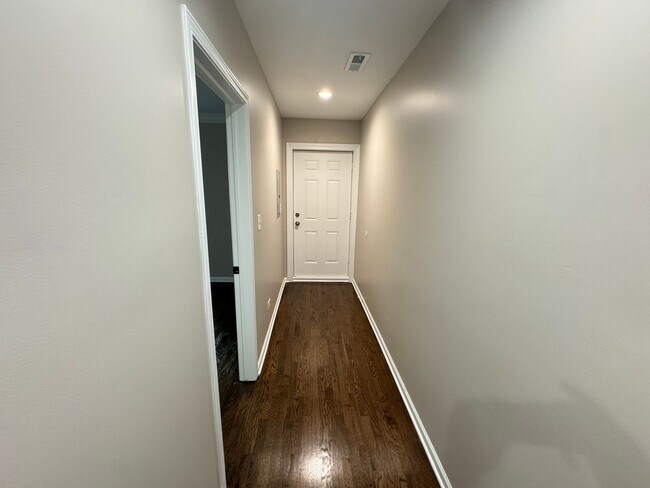 Building Photo - 5438 S Indiana Ave