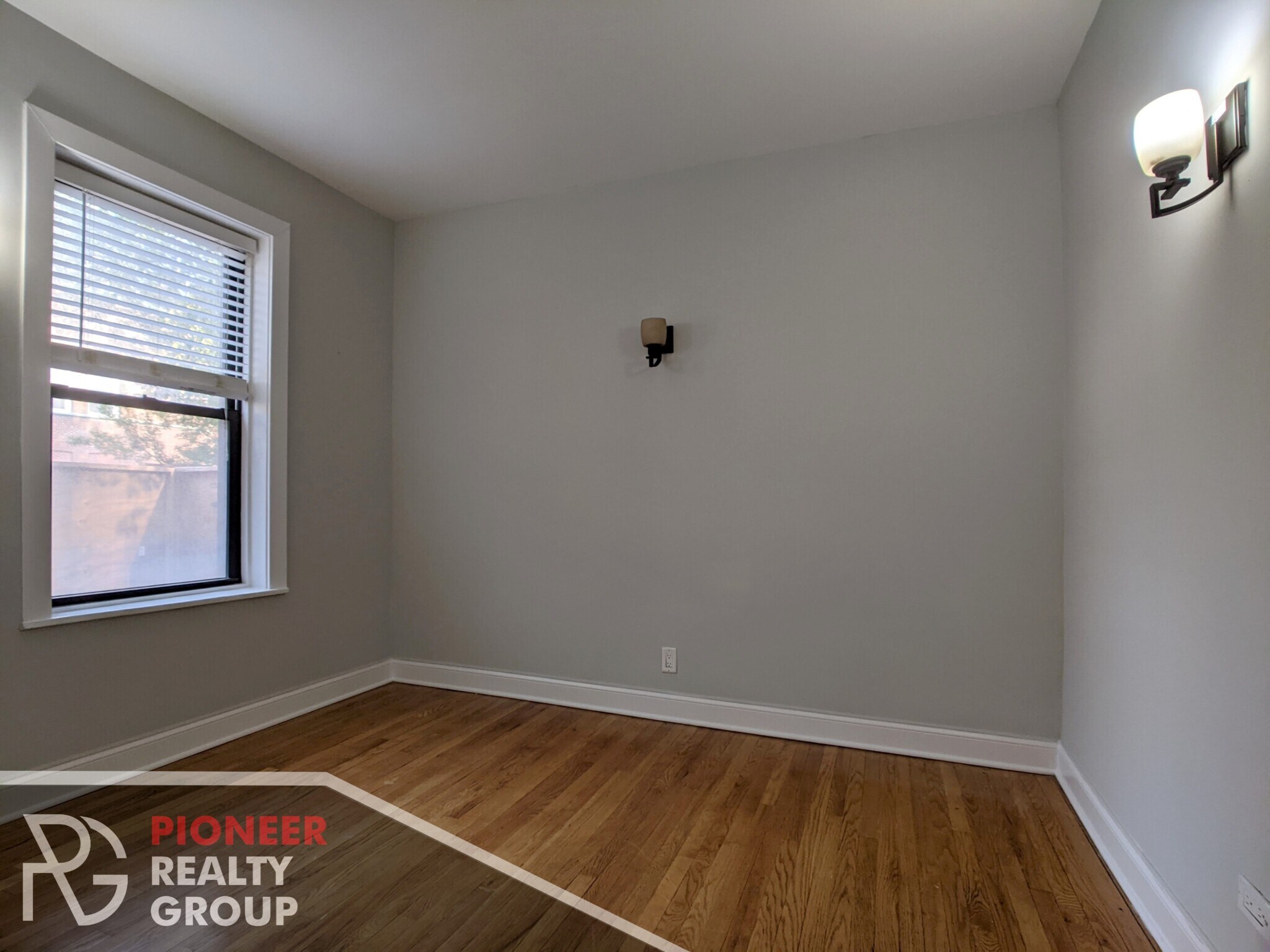 Building Photo - 4032 N Ashland Ave