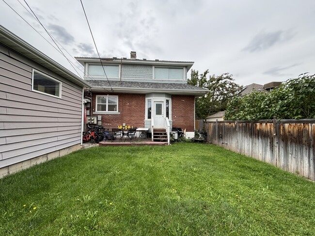 Building Photo - 867 Browning Ave