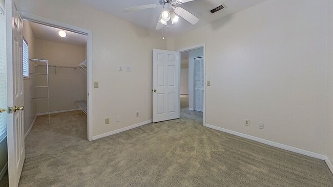 Building Photo - Jacksonville Beach Condo Available!!!!