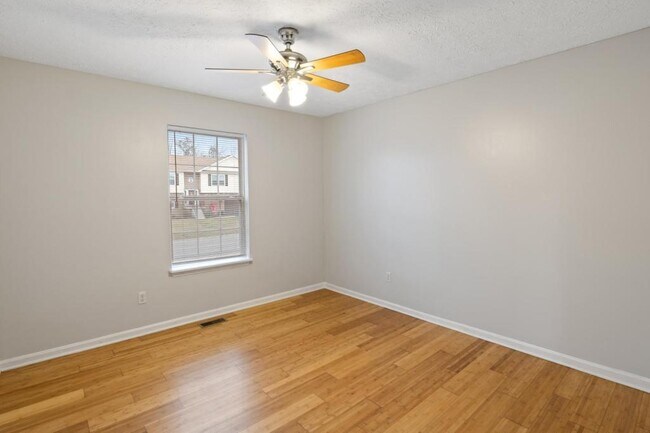 Building Photo - 359 Montgomery Cir