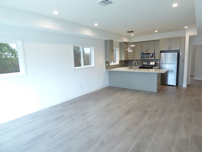 Building Photo - 1258 N Hobart Blvd